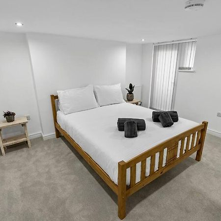 Newly Refurbed, Central Apartment With Free Parking And Hot Tub Lytham St Annes Dış mekan fotoğraf