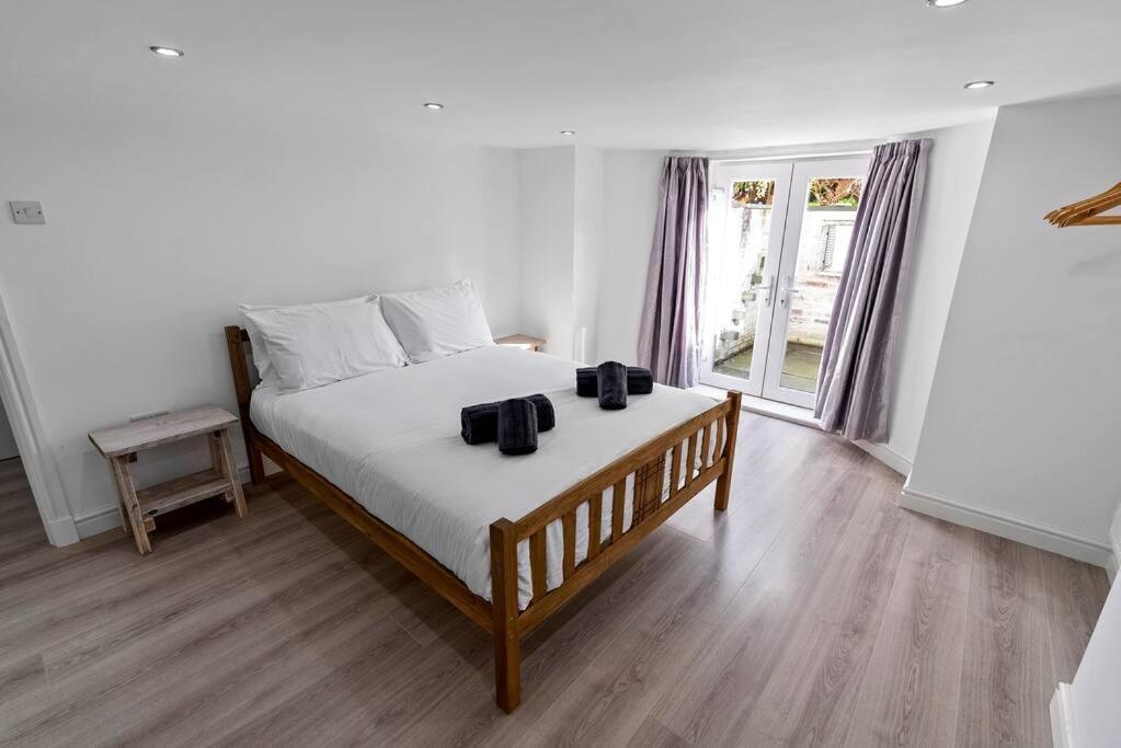 Newly Refurbed, Central Apartment With Free Parking And Hot Tub Lytham St Annes Dış mekan fotoğraf