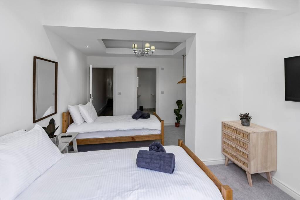 Newly Refurbed, Central Apartment With Free Parking And Hot Tub Lytham St Annes Dış mekan fotoğraf